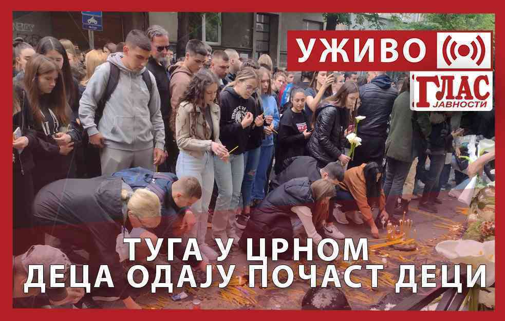  GLAS UŽIVO! SRBIJA ŽALI ZA ŽRTVAMA MASAKRA: Hiljade ljudi ispred škole „Vladislav Ribnikar“, suze i jecaji! Školski drugovi pale sveće (VIDEO)